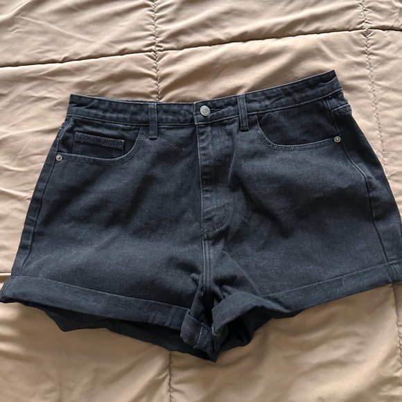 PrettyLittleThing Pants - PLT Mom Shorts | Black Denim